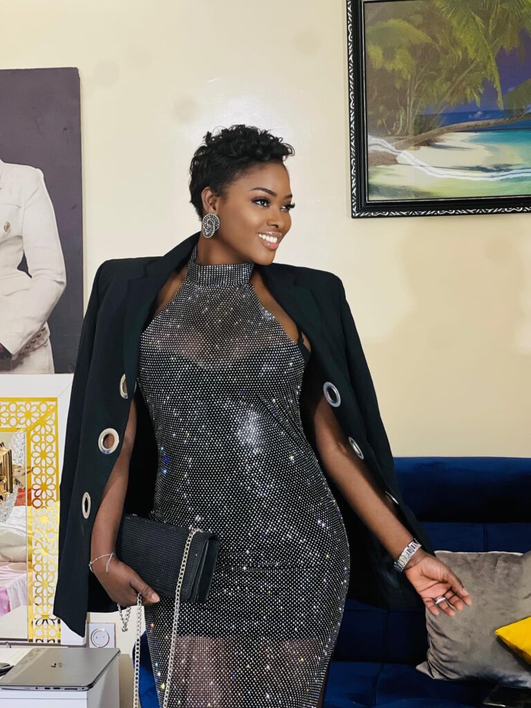 Saint Valentin :Sabel Dieng rayonnante en robe noire ( photos)