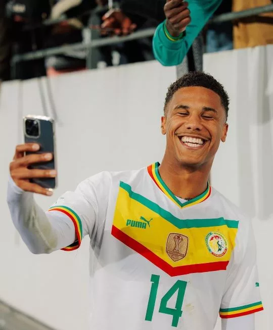 Ismail Jakobs célèbre son épanouissement avec le Sénégal et vise la Champions League