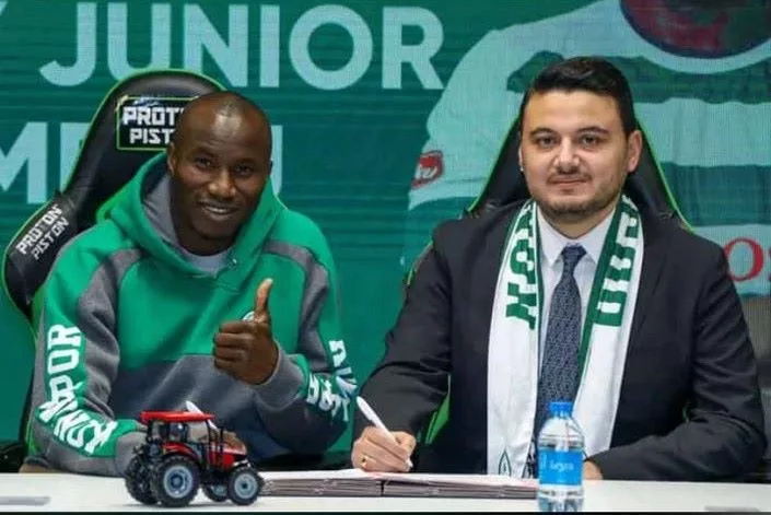 L’attaquant sénégalais Bouly Junior Sambou signe à Konyaspor en Turquie