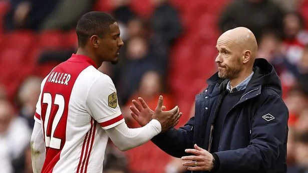 Photo: Sébastien Haller salué par Erik Ten Hag pour son courage et ses succès