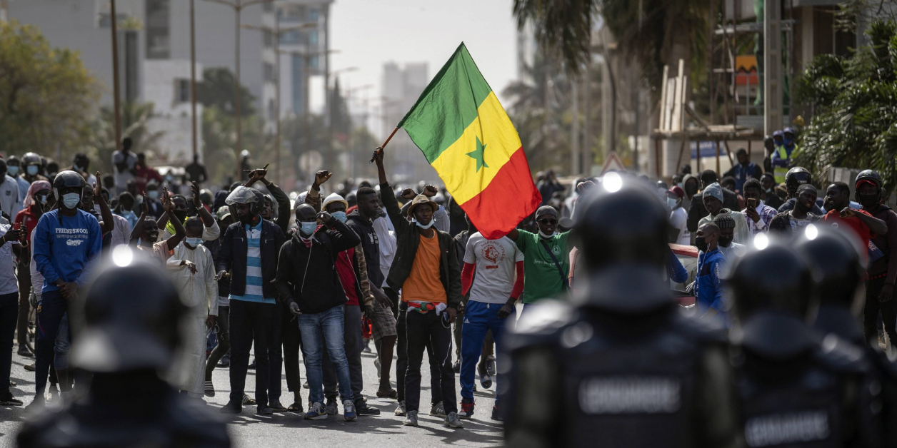 Sénégal : report inattendu de la présidentielle et risque de crise institutionnelle