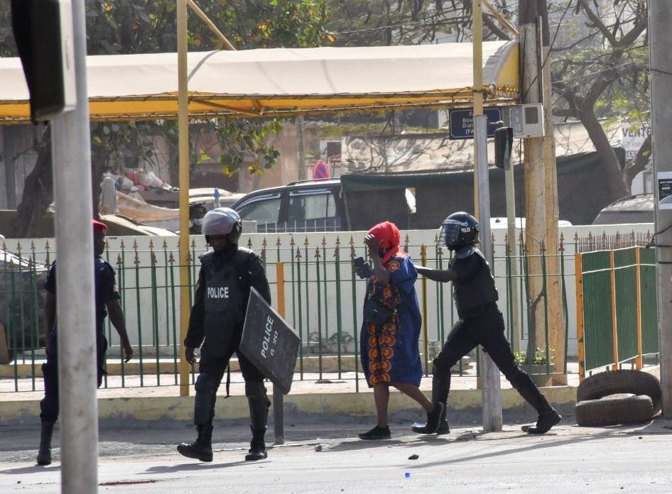 Au moins 25 journalistes agressés, détenus ou aspergés de gaz lacrymogène lors de Manifs au Sénégal (CPJ)