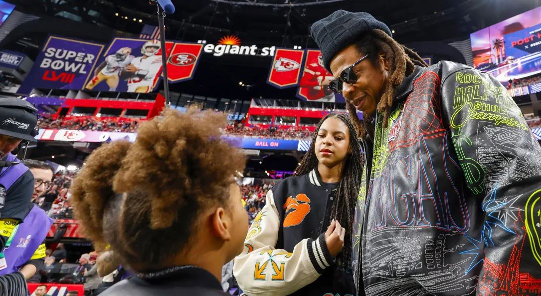 Jay-Z fait le show avec ses filles (photos)