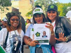 (11) Photos: Khalifa Sall suscite un engouement populaire à Dakar