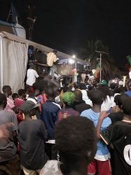 (3) Photos: Diomaye Faye en tête, Ziguinchor célèbre le changement en brandissant des balais