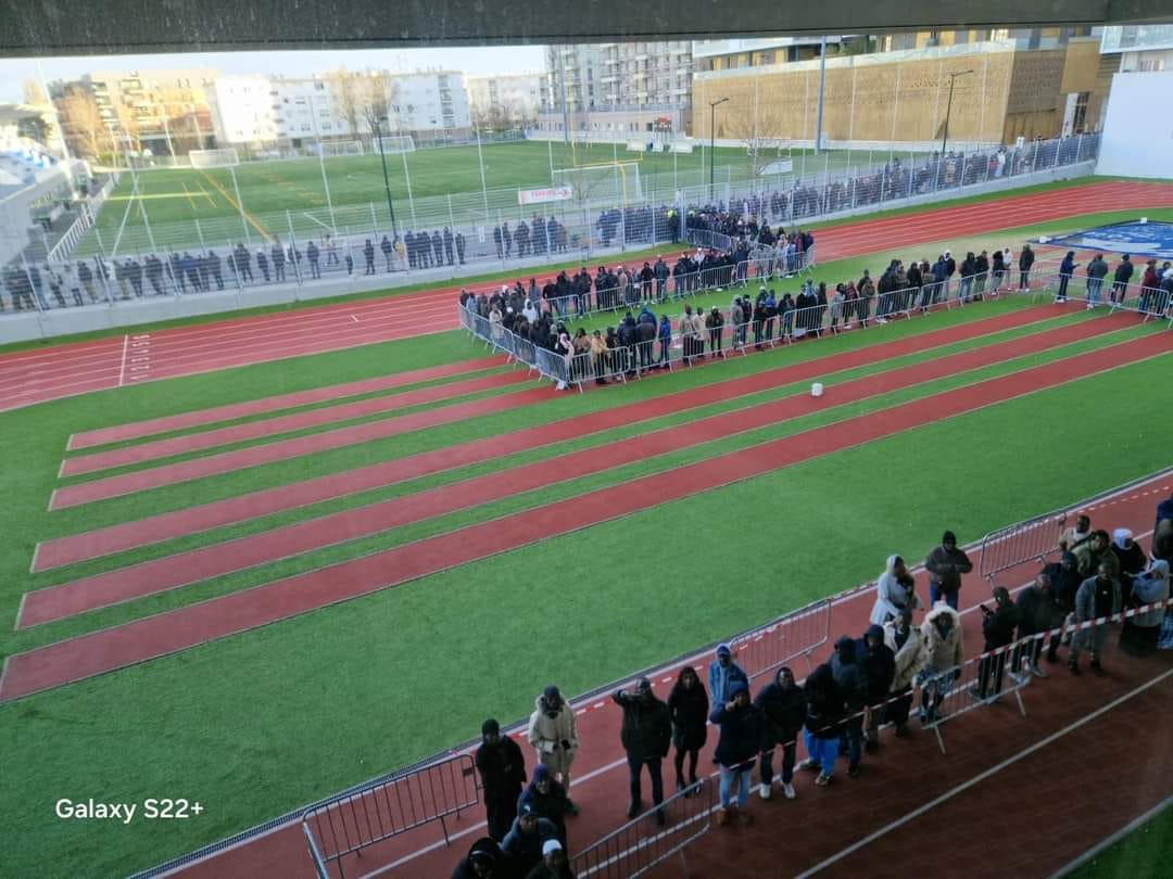 Élections en France : La longue file d’attente des Sénégalais de la Diaspora… (vidéo)