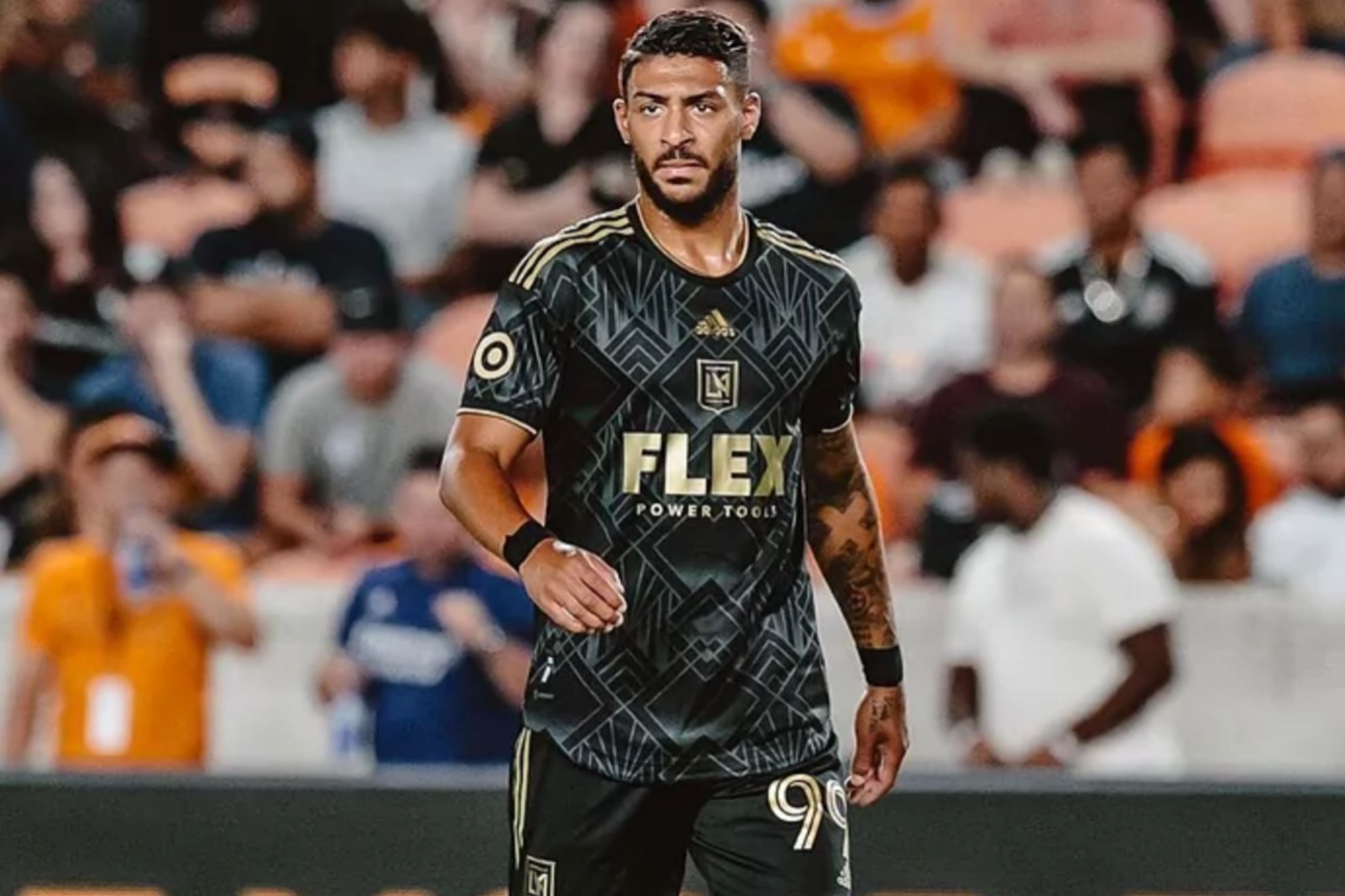 Denis Bouanga, évoque l’intérêt de l’OM et son rêve de retour en Ligue 1