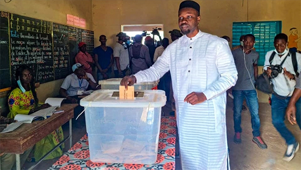 Ousmane Sonko réintégré et vote à Ziguinchor appelant au calme