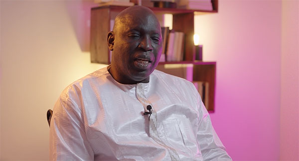 Vidéo : Traduction en wolof du livre sur Amadou Ba par Les Editions du Quotidien