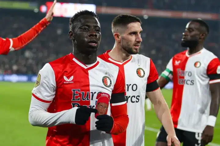 Yankuba Minteh, le jeune espoir de Feyenoord fasciné par Messi et Vinícius Júnior