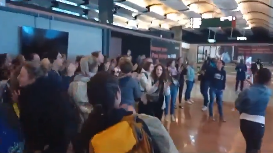 Air Sénégal : Plus de 250 passagers bloqués à l’AIBD depuis 48 heures (vidéo)