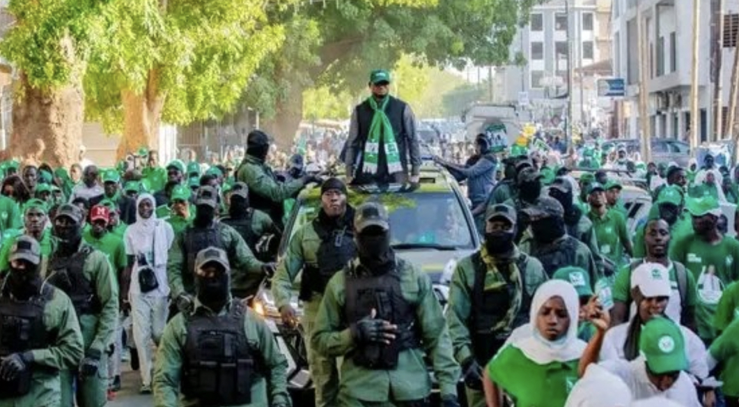La gendarmerie demande à la garde rapprochée du PUR d’enlever leurs casquettes, les raisons dévoilées