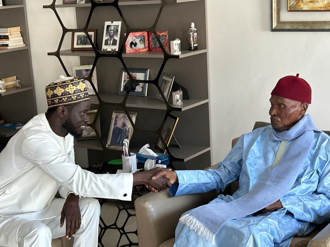 En images, la rencontre entre Abdoulaye Wade et Bassirou Diomaye Faye (Photos)
