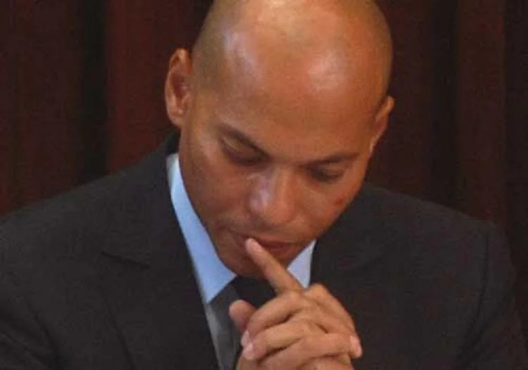 Karim Wade dépose les armes et annonce que c’est Abdoulaye Wade qui déterminera la suite
