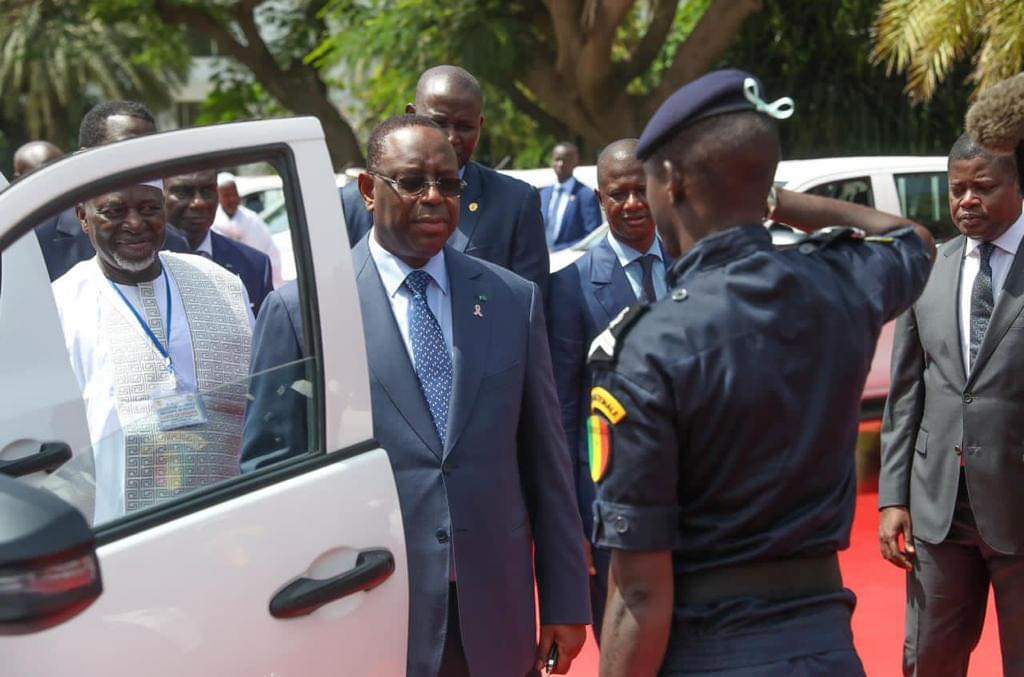Générosité présidentielle : Après des véhicules, Macky offre des billets de pèlerinage aux chefs de village