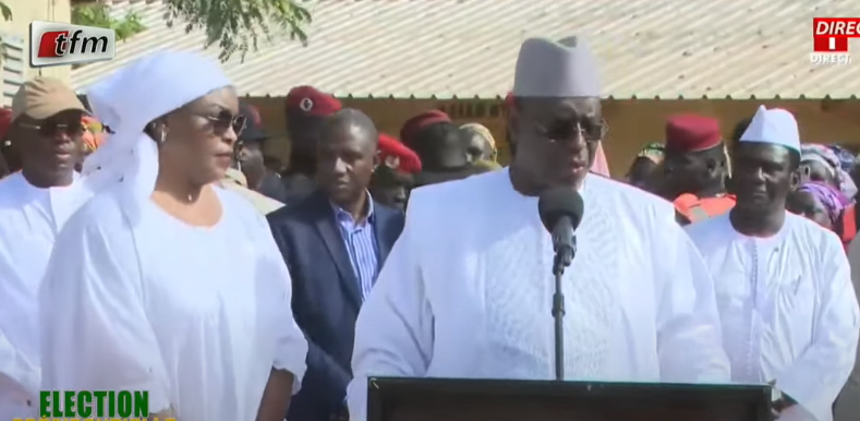 (Vidéo) – Fatick : Vote de Macky Sall et Marième Faye Sall  : « Ce soir les bureaux de vote vont parler « 