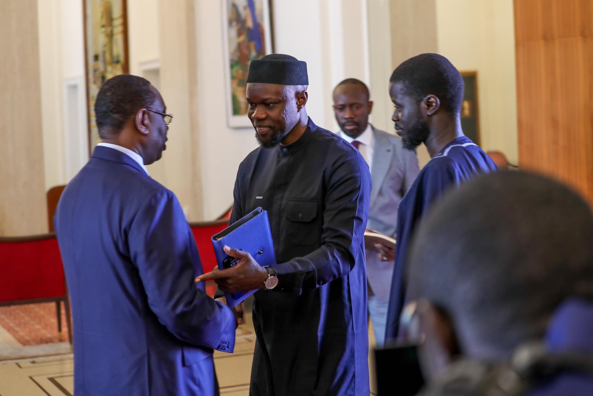 Jeune Afrique révèle un prétendu « accord secret » conclu entre Macky, Diomaye et Sonko