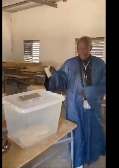 Présidentielle: Le vote de Serigne Cheikh Ndigal FALL (vidéo)