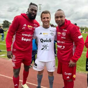 Match de gala, El hadji Ousseynou Diouf s’affiche avec Emmanuel Macron (photos)