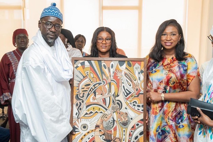 Passation de service : Le nouveau ministre Alioune Dione fait sensation avec son choix vestimentaire (Photos)