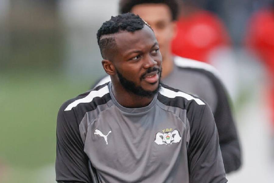 Hervé Koffi Rejoint Le RC Lens: Une Stratégie Pour Renforcer Les Sang et Or