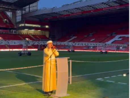 (Vidéo) Ramadan: Le magnifique geste de Liverpool qui a offert un iftar à plus de 2500 musulmans à Anfield !