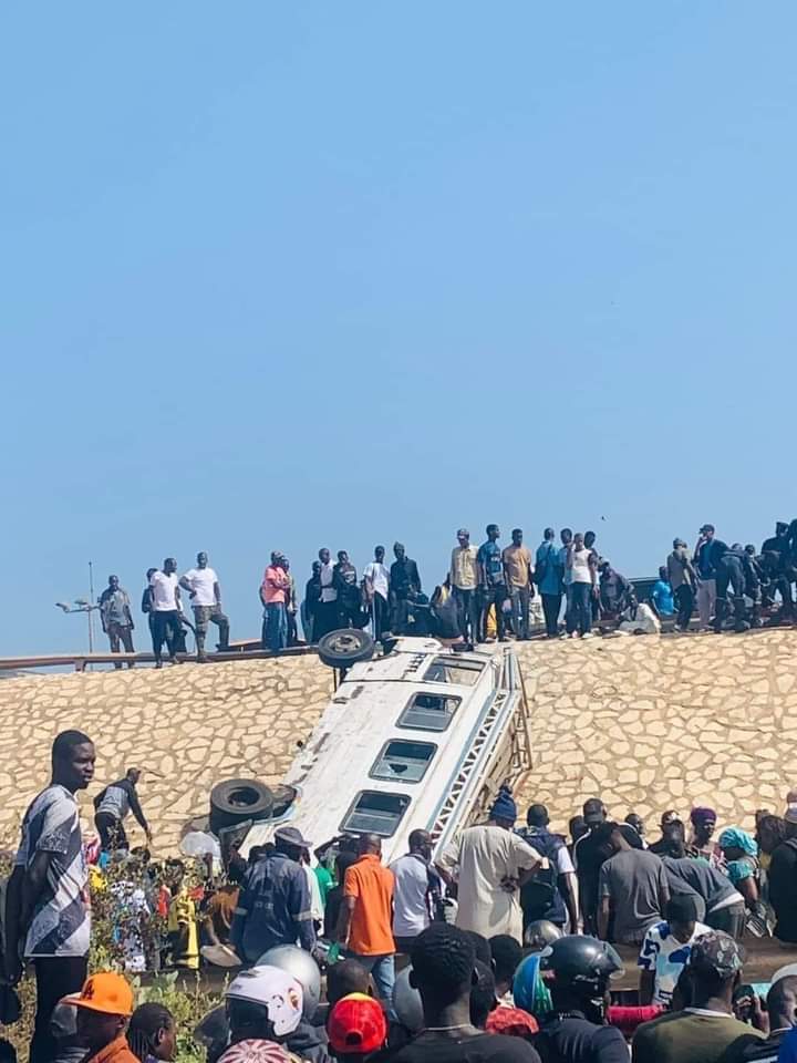 Incident Grave sur l’autoroute à péage près de Pikine Nord: Deux cars Ndiaga Ndiaye impliqués dans un accident spectaculaire