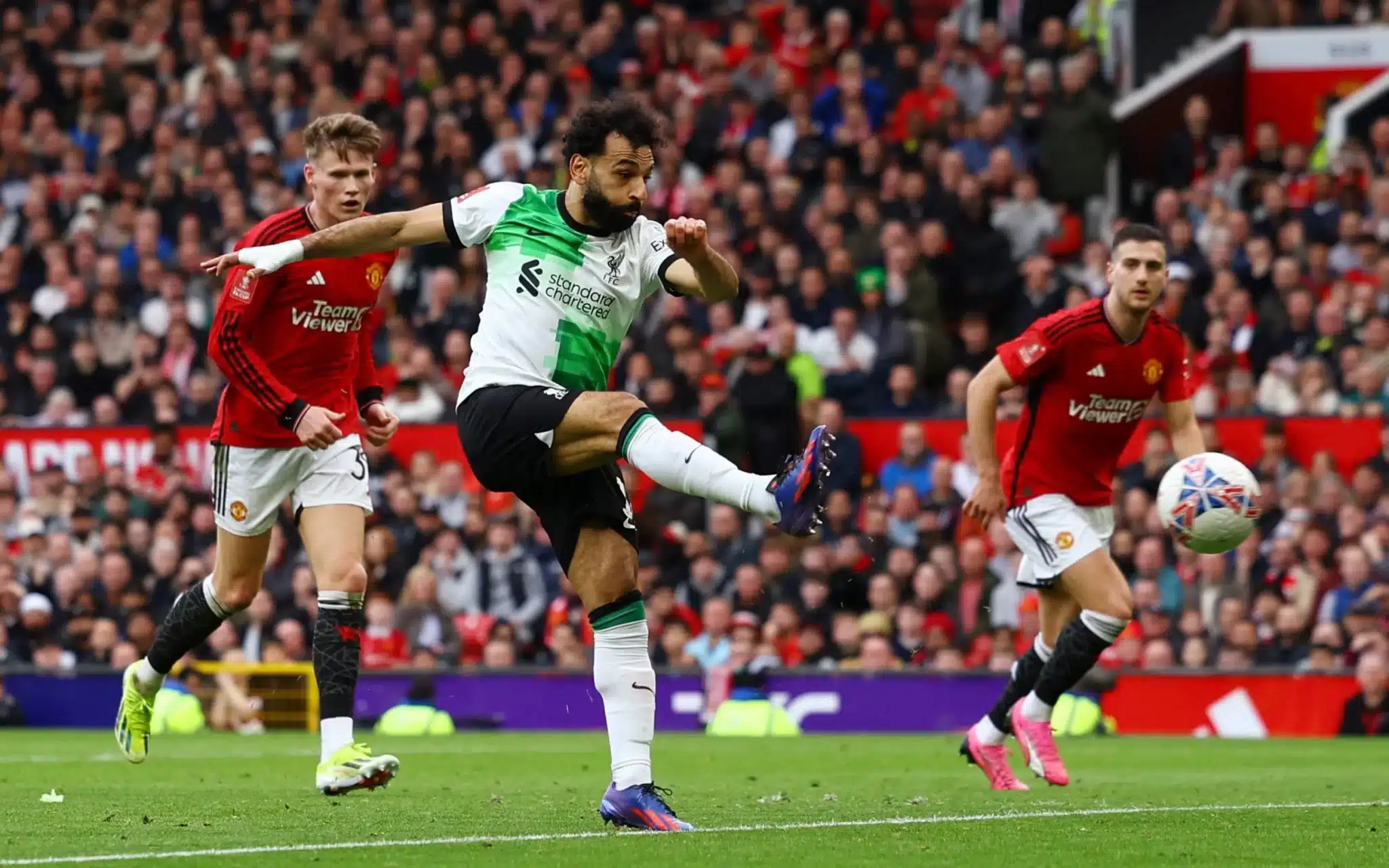 Liverpool cède sa première place après un match nul contre Manchester United