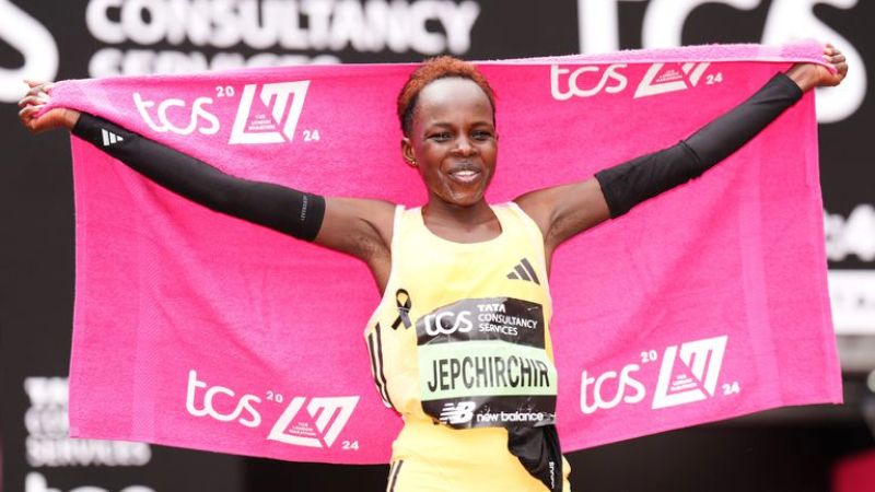 Peres Jepchirchir bat le record du monde féminin au marathon de Londres, Mutiso Munyao gagne chez les hommes
