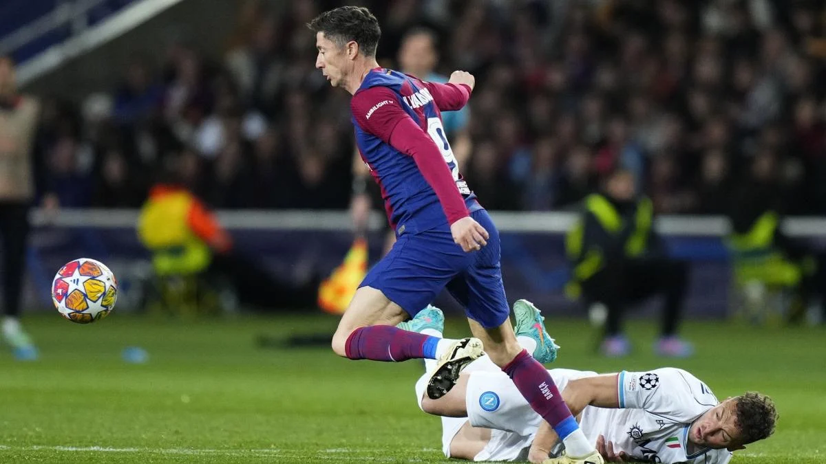 Robert Lewandowski marque un triplé à Montjuïc pour maintenir l’espoir du Barça dans la course au titre