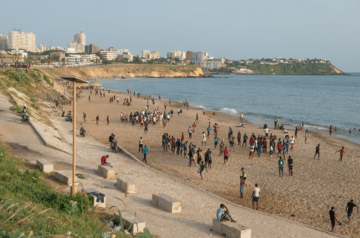 Sénégal : Le président Bassirou Diomaye Faye suspend les constructions sur la Corniche ouest pour combattre les abus fonciers