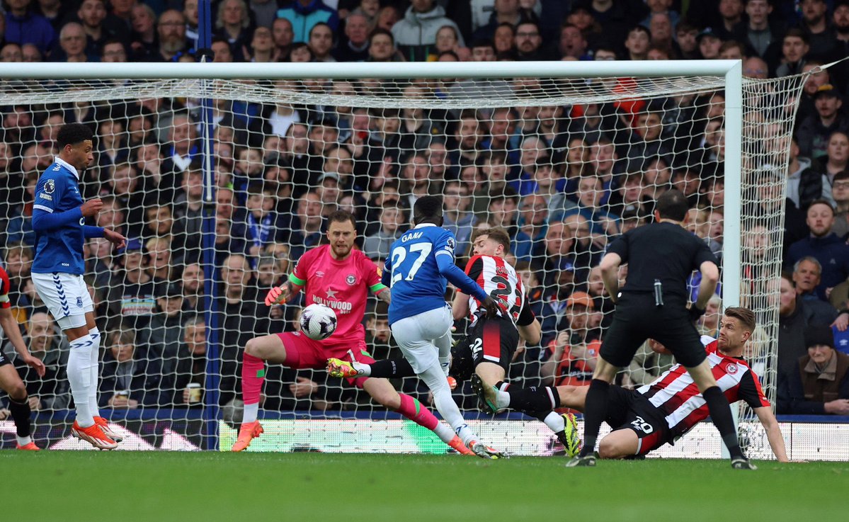 Victoire cruciale pour Everton en Premier League : Idrissa Gana Gueye sécurise le maintien avec un but décisif contre Brentford