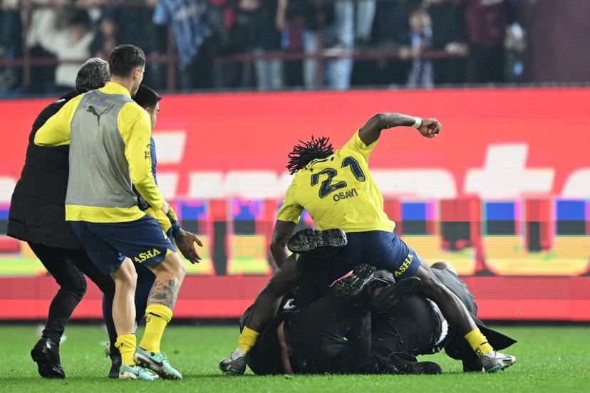 Violences après match en Turquie : trois joueurs de Fenerbahçe, dont Osayi-Samuel, devant la discipline