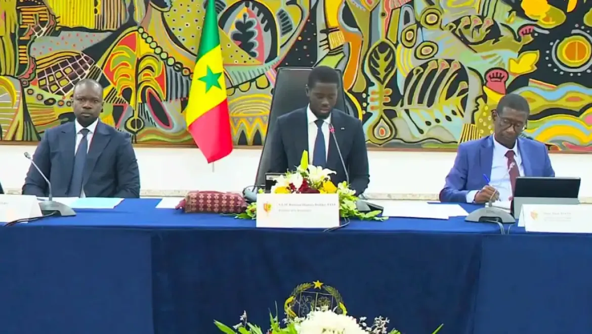 Conseil des ministres exceptionnel convoqué par le président Diomaye Faye après une journée chargée