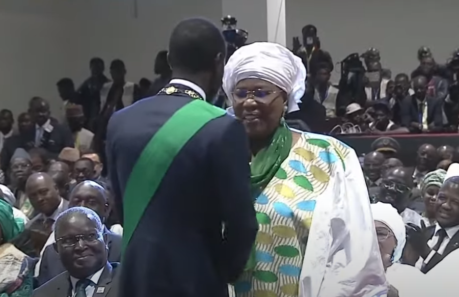 Magnifique: Président Diomaye évite le déplacement à Aminata Mbengue Ndiaye en béquille (vidéo)