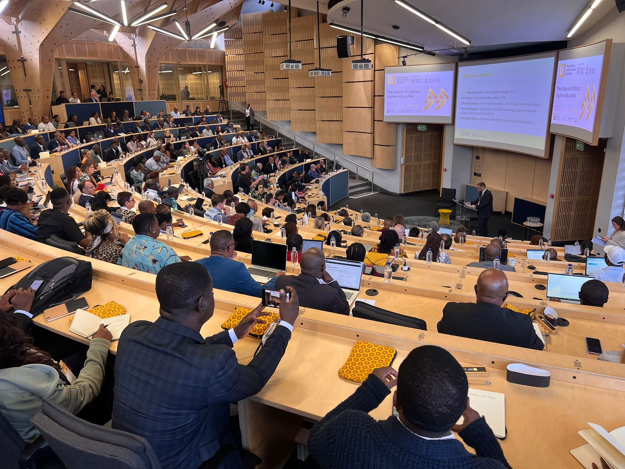 Sommet sur l’enseignement supérieur en Afrique : Le recteur de l’UCAD partage ses insights…