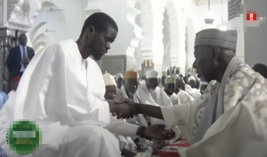 L’échange respectueux entre l’imam de la Grande Mosquée de Dakar et le président Diomaye Faye (vidéo)