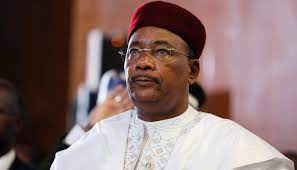 Mahamadou Issoufou, l’ancien président nigérien actuellement à Dakar, pourtant accusé d’être « le cerveau » du…