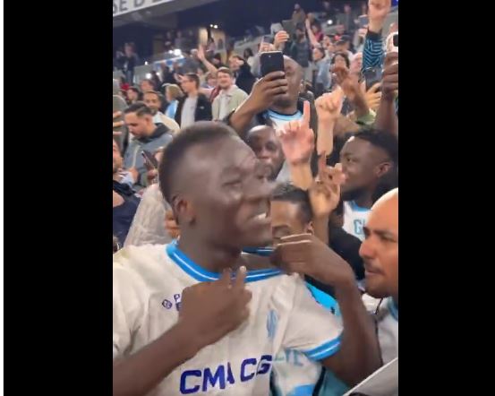 (Vidéo) OM vs Lens: Magnifique geste de Pape Guèye qui a invité plus de 30 personnes pour…