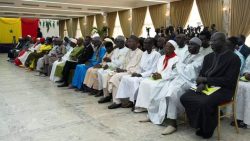 (2) Photos Bassirou Diomaye Diakhar Faye adresse les préoccupations des travailleurs au Sénégal
