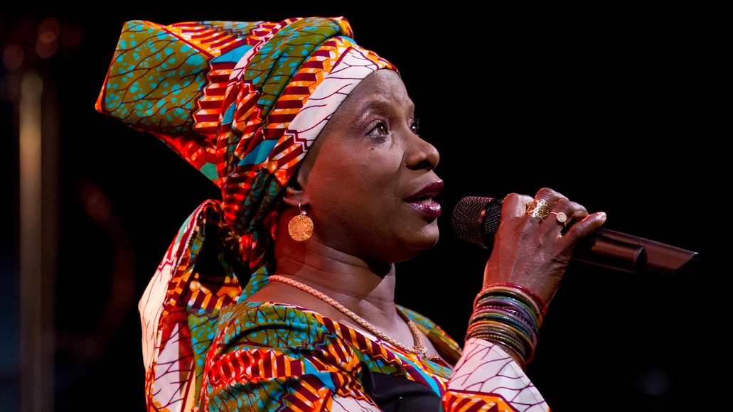 Angélique Kidjo intégrée dans le Larousse 2025 aux côtés de Beyoncé et Omar Sy