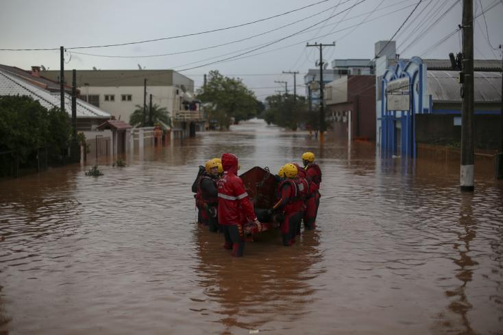 Brésil: 29 morts et 60 disparus après des pluies diluviennes dans le sud