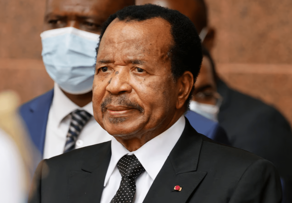 Cameroun: Le président Paul Biya et son collaborateur convoqués en justice pour cumul de fonctions et usurpation de titre