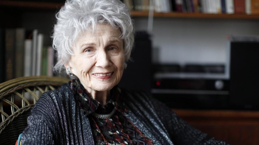 Décès d’Alice Munro, écrivaine canadienne lauréate du Nobel de littérature, à 92 ans