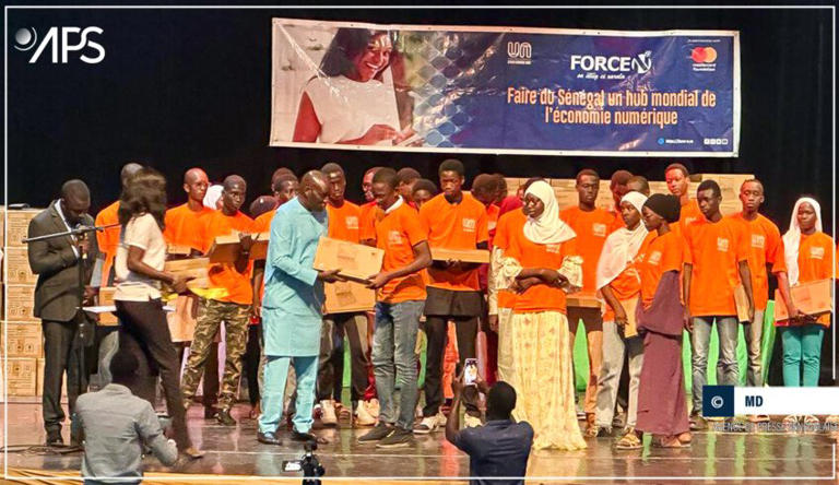 Distribution d’ordinateurs pour transformer l’éducation au Sénégal