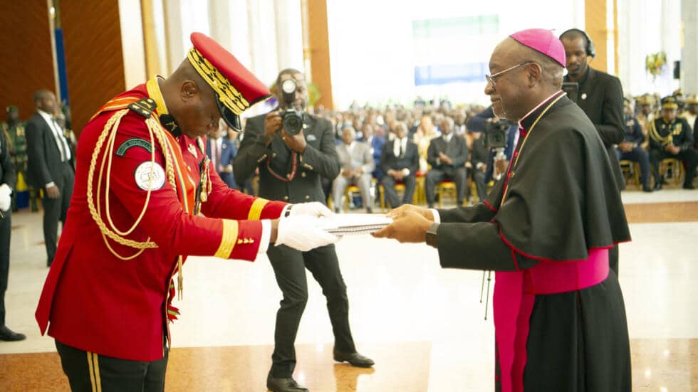 Gabon: Le Général Brice Oligui Nguema reçoit les 1 000 résolutions du dialogue national