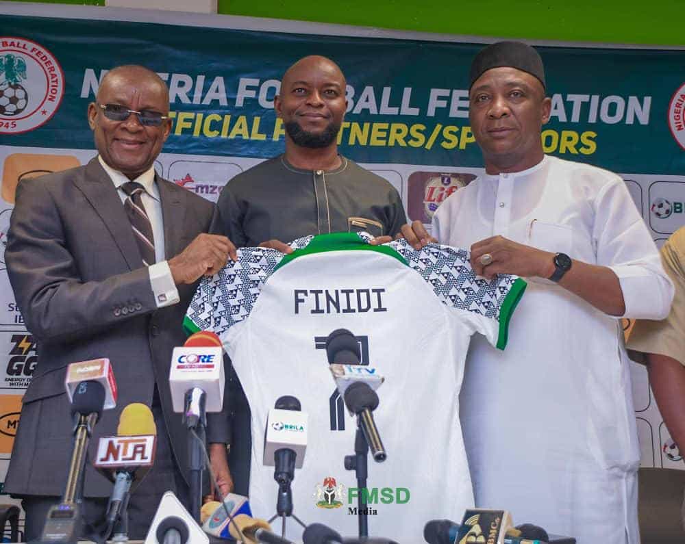 George Finidi devient le nouveau sélectionneur des Super Eagles du Nigeria et fixe ses objectifs