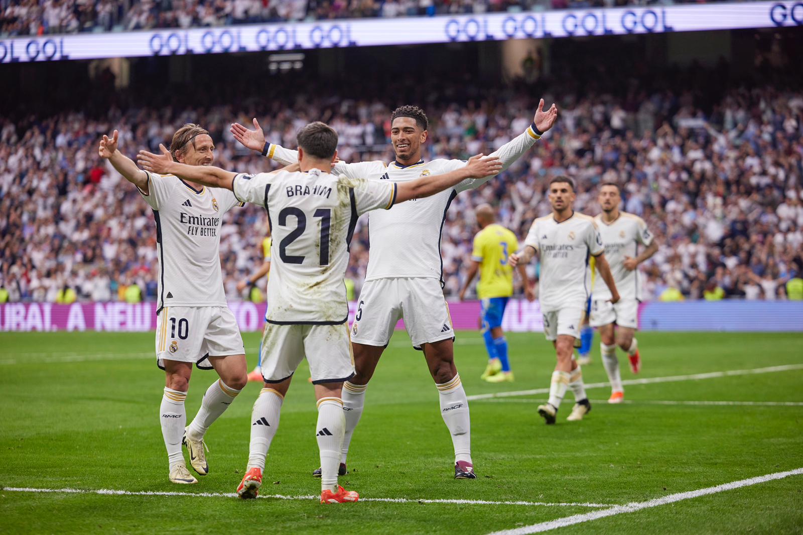 Gérone consacre le Real Madrid champion d’Espagne après une victoire contre le FC Barcelone