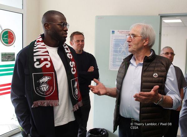 Kalidou Koulibaly, nouveau partenaire du CSSA, visite les installations à Sedan en présence des dignitaires locaux