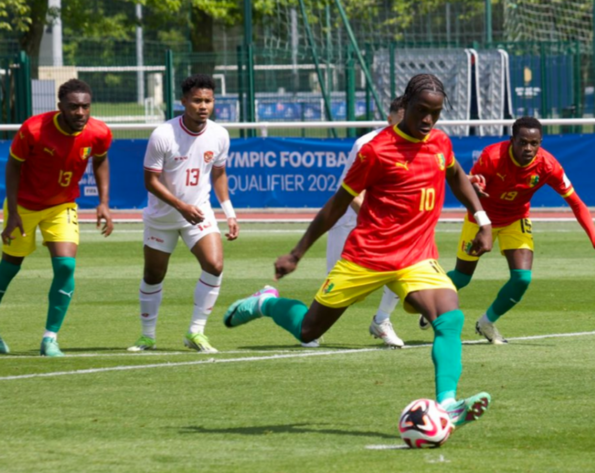 La Guinée élimine l’Indonésie des JO Paris 2024 et fait face à des attaques racistes